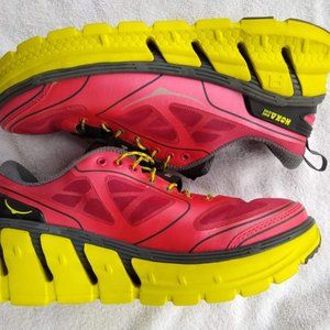 Hoka One One Conquest Neon Coral Citrus Orange EUC